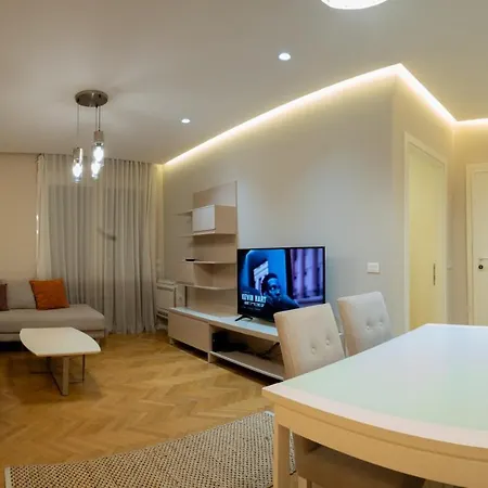 Center Liv Τίρανα