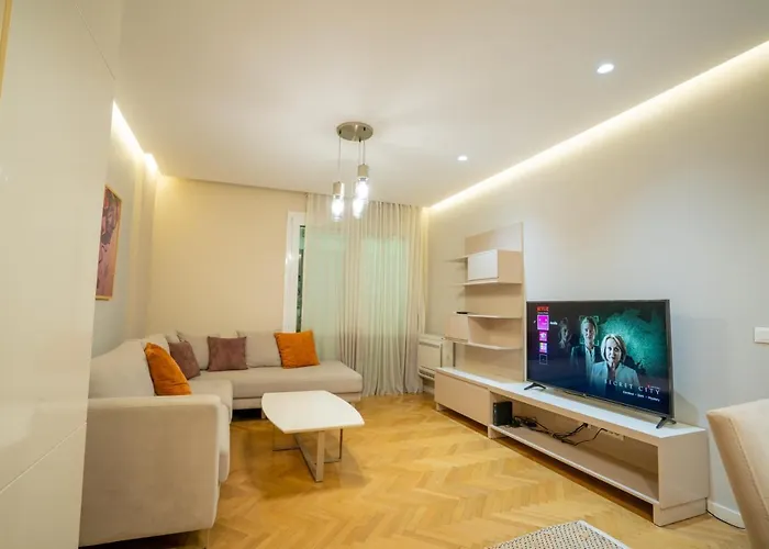 Center Sav Bellevue * 티라나