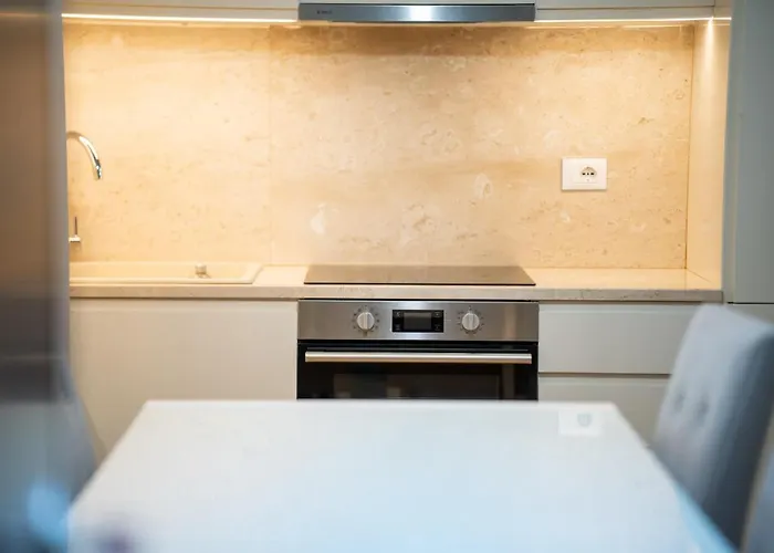 Center Sav Bellevue 公寓